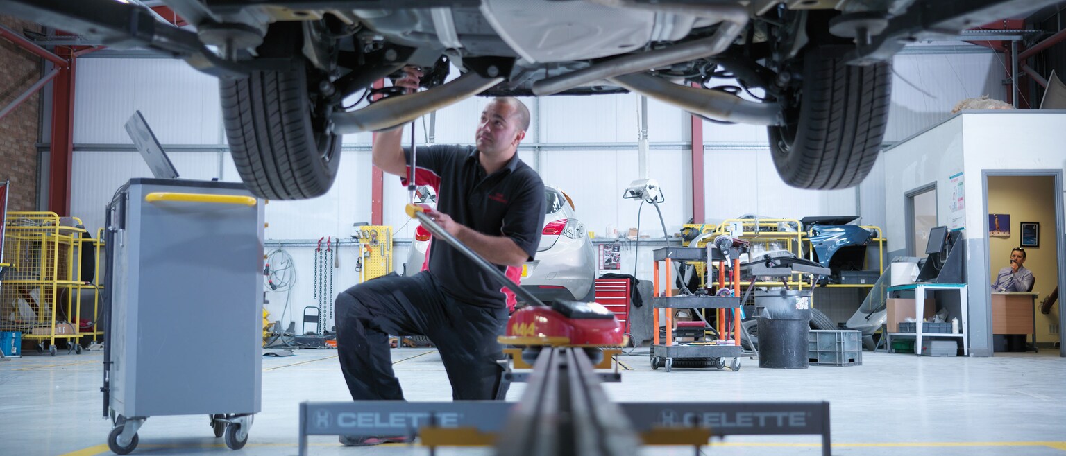 owners-servicing_and_mots-masthead-21x9-VX_MAS_17457.jpg (2048Ã878)